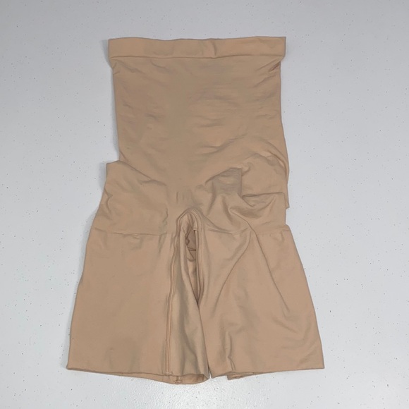 Spanx Women’s Beige Tummy Control Shorts Size Medium Shape Wear - Picture 1 of 11